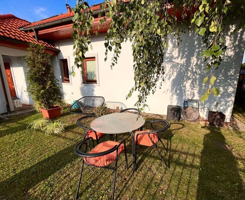 Apartman Se Zahradou 20 Minut Do Centra Prahy Orech ภายนอก รูปภาพ
